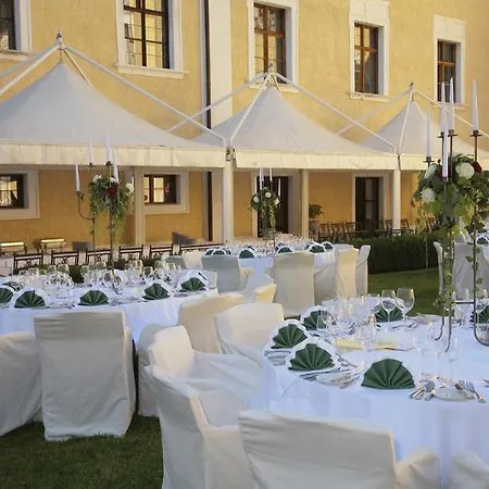 فندق Schlosshotel Mondsee 4*