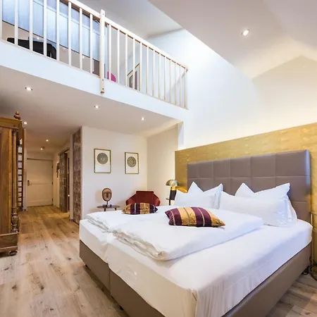 فندق Schlosshotel Mondsee 4*