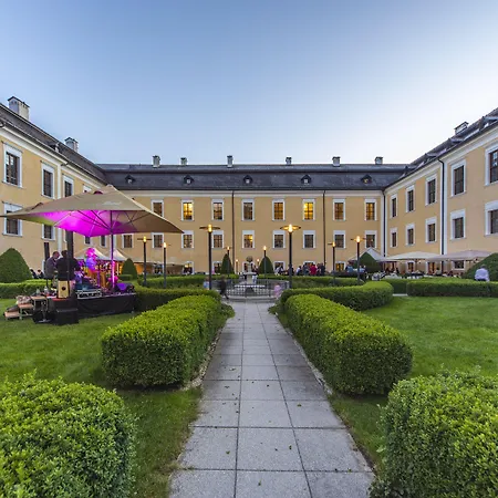 فندق Schlosshotel Mondsee 4*