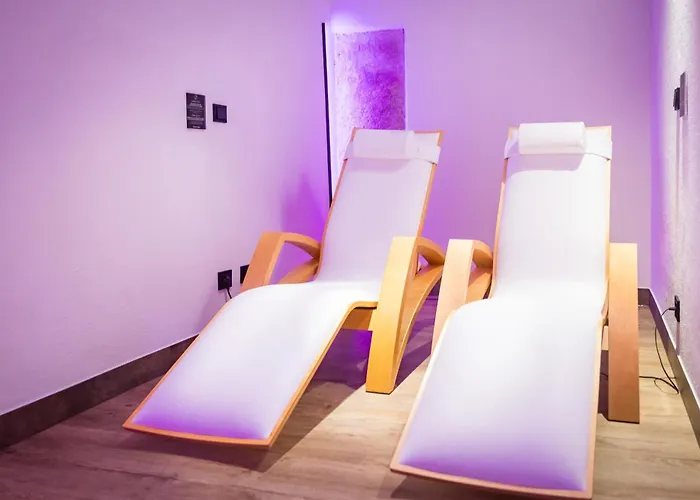 מלון Schlosshotel Mondsee 4*