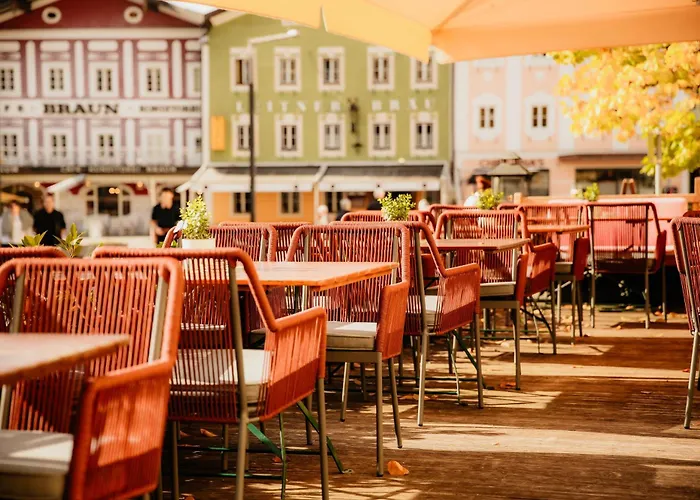 מלון Schlosshotel Mondsee 4*