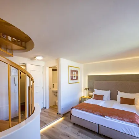 Отель Schlosshotel Mondsee Мондзее